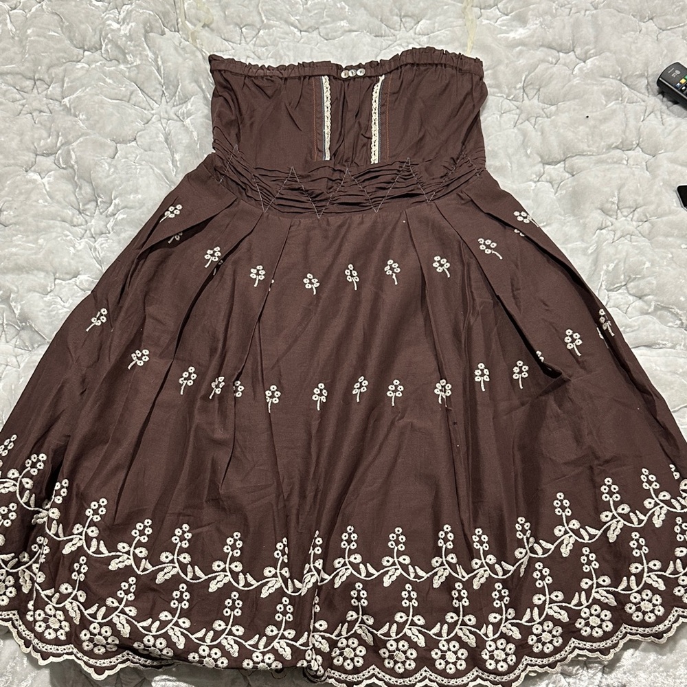 Strapless Brown Dress with White Embroidery